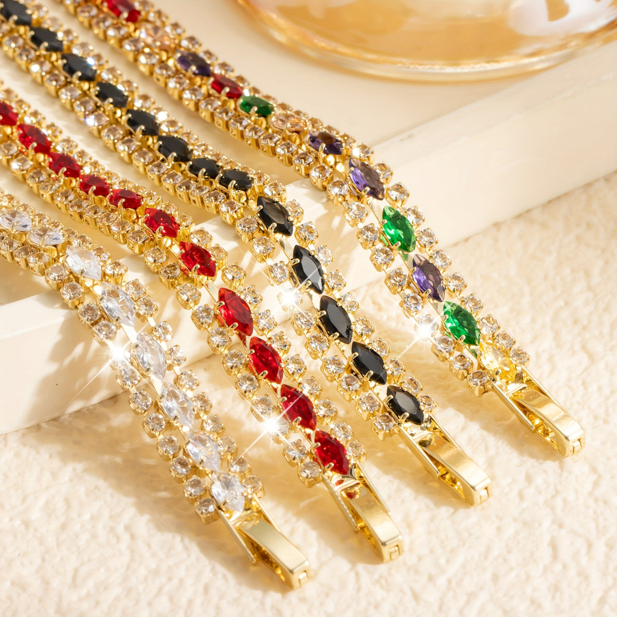 Stylish and elegant retro women's bracelet, three rows of horse eyes shining synthetic zircon design, inlaid with shiny cubic zirconia stone, perfect for Valentine's Day, Mother's Day, birthday gifts, suitable for wives, girlfriends, girlfriends