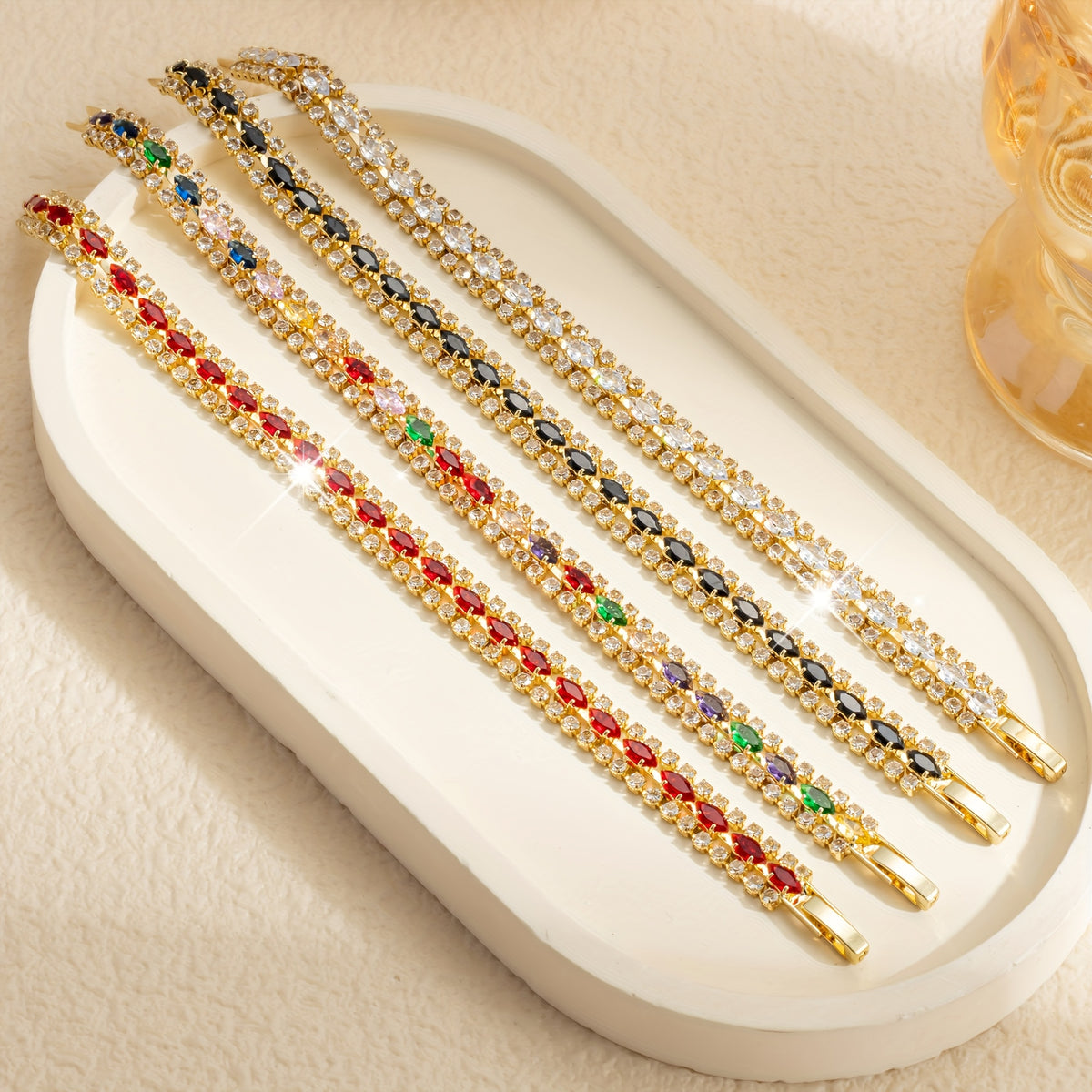 Stylish and elegant retro women's bracelet, three rows of horse eyes shining synthetic zircon design, inlaid with shiny cubic zirconia stone, perfect for Valentine's Day, Mother's Day, birthday gifts, suitable for wives, girlfriends, girlfriends