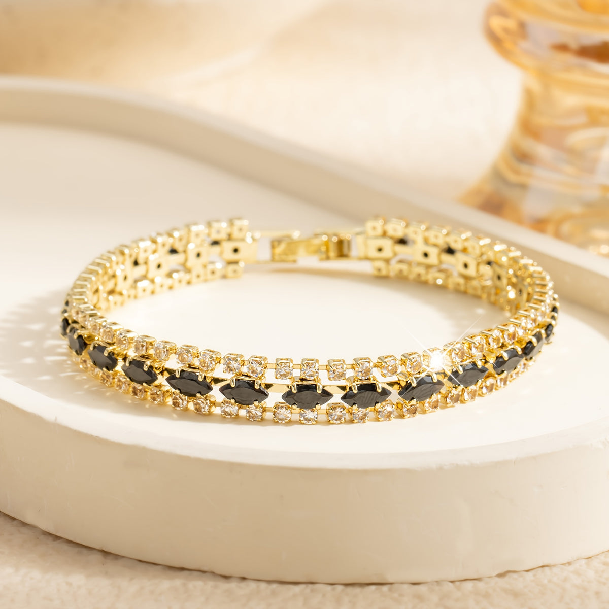 Stylish and elegant retro women's bracelet, three rows of horse eyes shining synthetic zircon design, inlaid with shiny cubic zirconia stone, perfect for Valentine's Day, Mother's Day, birthday gifts, suitable for wives, girlfriends, girlfriends